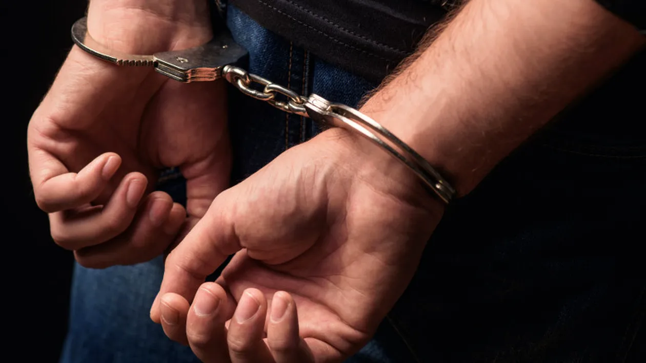 Un profesor de sport din Tulcea, arestat după ce a întreținut relații sexuale cu minore