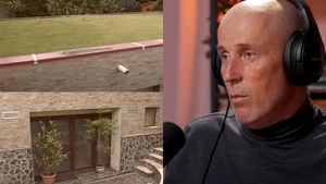 Cum arată casa în care locuiește Mugur Mihăescu. Vila din Pipera are piscină interioară și gazon pe acoperiș