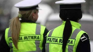 Bancul zilei | Amendat pentru viteză excesivă: "Te-am văzut aseară cu poliţista..."