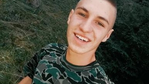 Așteptau Paștele, dar își vor îngropa fiul de Florii! Băiatul a murit sărind din tren în Bistrița. Cine era tânărul!
