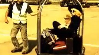 INEDIT! Uite ce filmulet a facut Lady GaGa in Romania! S-a simtit ca la Paris in "mica" noastra capitala!