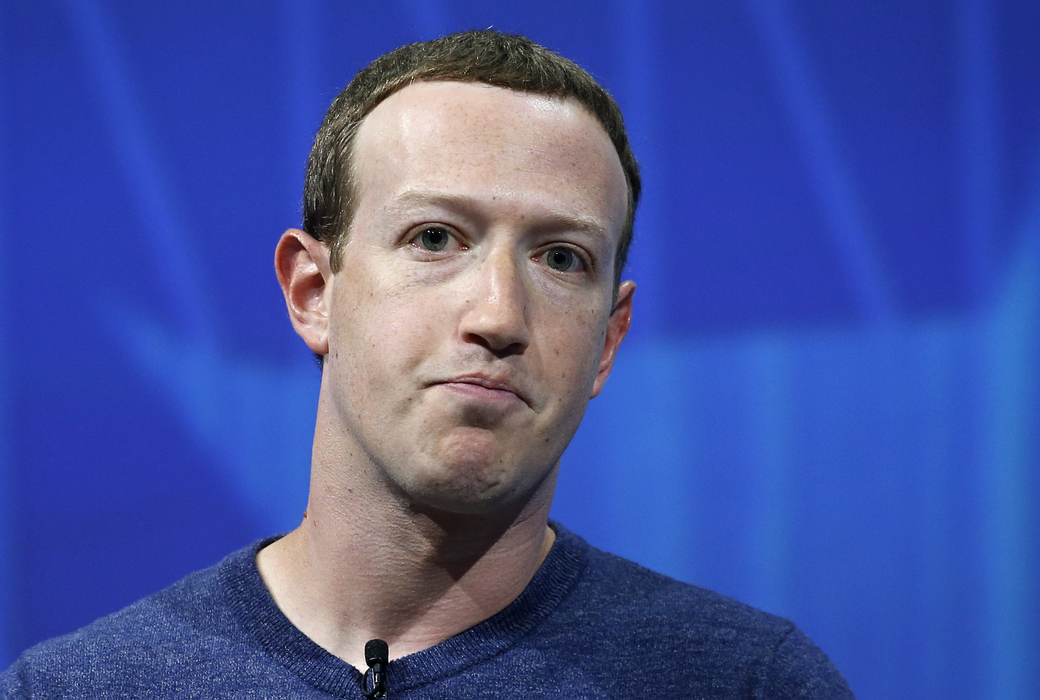 Mark Zuckerberg a pierdut 17 miliarde de dolari într-o zi după ce acțiunile Facebook au scăzut cu 20%