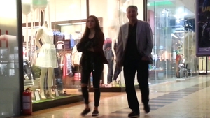 VIDEO Asaltat cu telefoane de Gigi Becali, cel care il doreste la Steaua din vara, Dan Petrescu are timp doar pentru fetele lui!