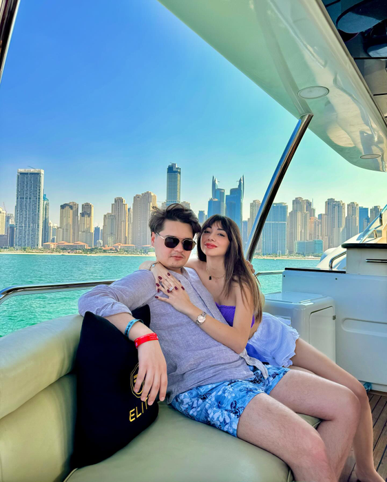 Influencerul s-a reorientat după ce iubi i-a ”rechiziționat” Porsche-ul. Selly rupe portofelul în două!