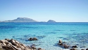 Insula din Marea Mediterană unde autoritățile oferă 15.000 de euro celor care se mută aici. Ce condiții trebuie să îndeplinești