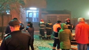 17 persoane, între care cinci copii, evacuate după un incendiu într-o garsonieră din Constanța