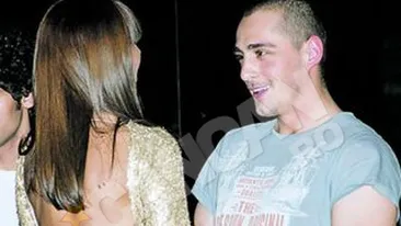 Vandici a prins... Draghia de un coleg! Flirt scapat de sub control la un eveniment monden