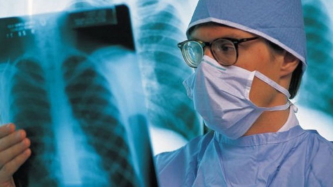 S-a dus la spital cu dureri de burta! Medicii au INCREMENIT cand au vazut ce apare pe radiografia unei femei de 82 de ani!