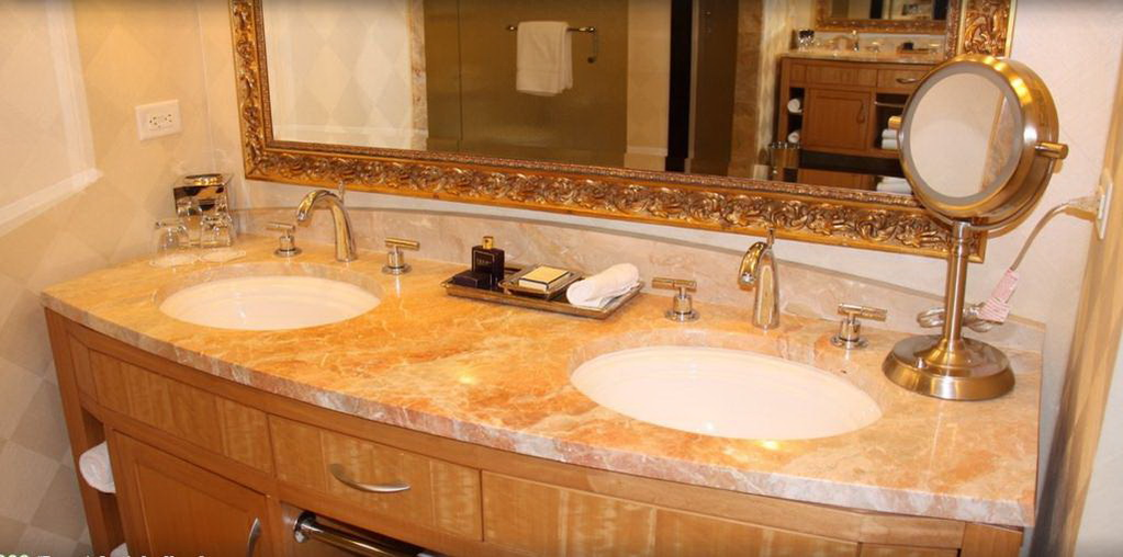 Așa arată baia în apartamentele din Las Vegas ale celor doi