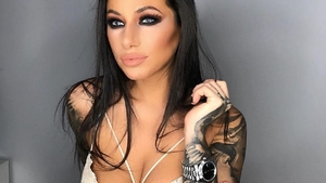 Roxana Vancea s-a pozat goală, cu gogoașa la vedere! FOTO HOT!