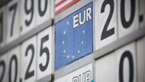 Curs BNR 19 decembrie. Leul își continuă deprecierea