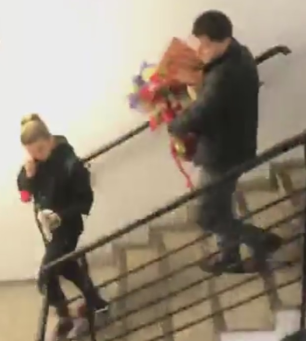 Gest sfâşietor făcut de Simona Halep pe aeroport! Extenuată şi dezamăgită după înfrângerea de la Australian Open, tenismena a clacat şi a făcut praf visul unui copil