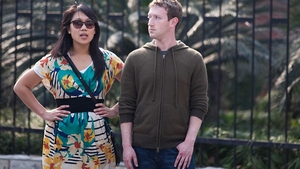 Hai-hui prin Beijing! Fondatorul Facebook, cu iubita in China!
