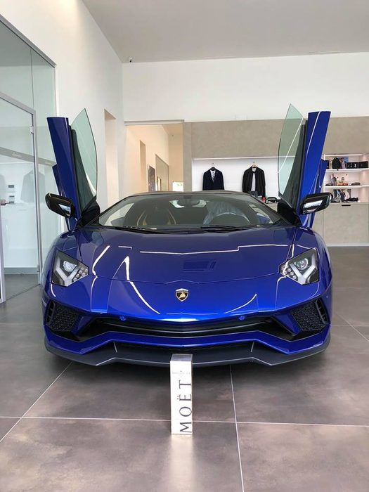 Lamborghini Aventador S Roadster, mașina alături de care a apărut Edy Power