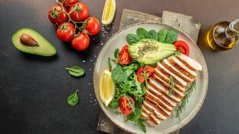 Cum faci salate bogate în proteine pentru slăbit. Trei rețete ușoare și hrănitoare