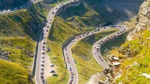 Românii nu se mai potolesc! Ce a putut face o femeie pe Transfăgărăşan este regretabil