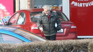 Parasita de mama la 3 ani, Velniciuc se bucura de dragostea a doi barbati. Unul ii deschide portiera, altul o invita la masa!