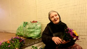 Ce se intampla ACUM cu batrana profesoara care vinde flori la metrou pentru a-si salva fiica bolnava de cancer!