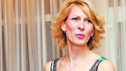 Bat clopote de nunta! Monica Iagar a primit un inel de logodna cu cristale swarowski!