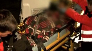 L-au gasit pe strada, mort de beat! Un baiat de 9 ani din Vaslui a ajuns in coma alcoolica dupa ce a baut vin la o pomana!
