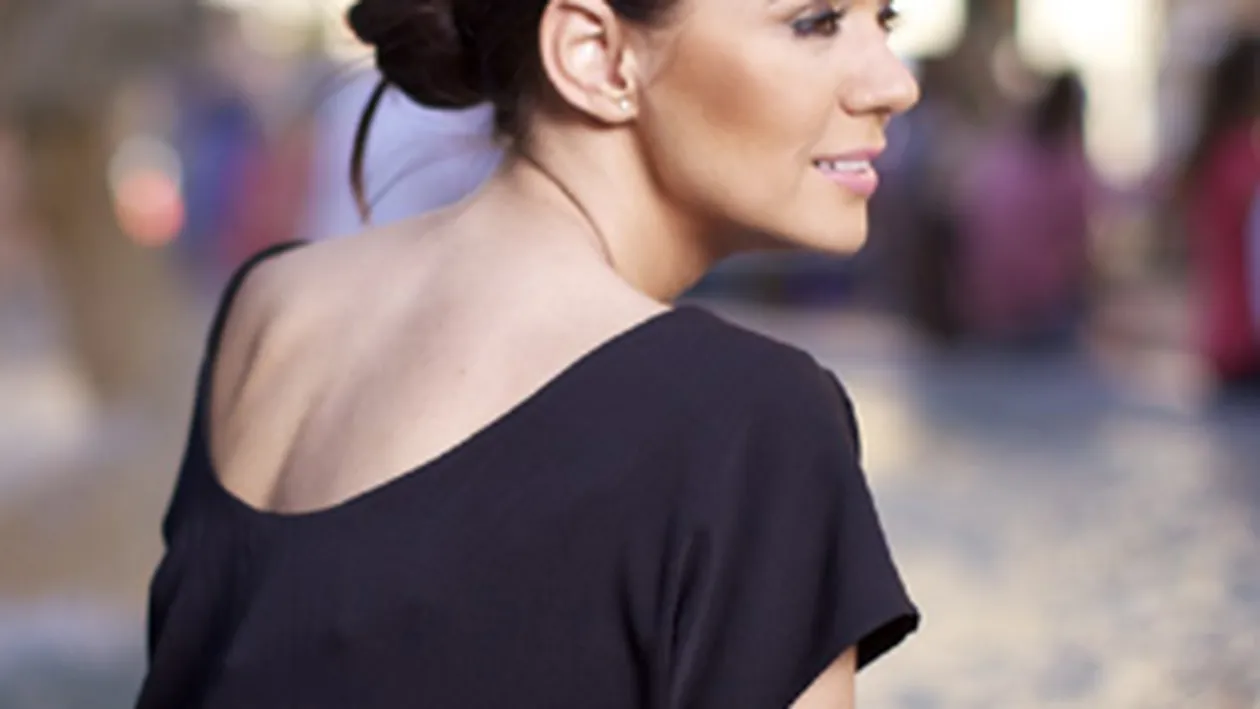 Albertina Ionescu este imaginea unei colectii de fuste si rochii