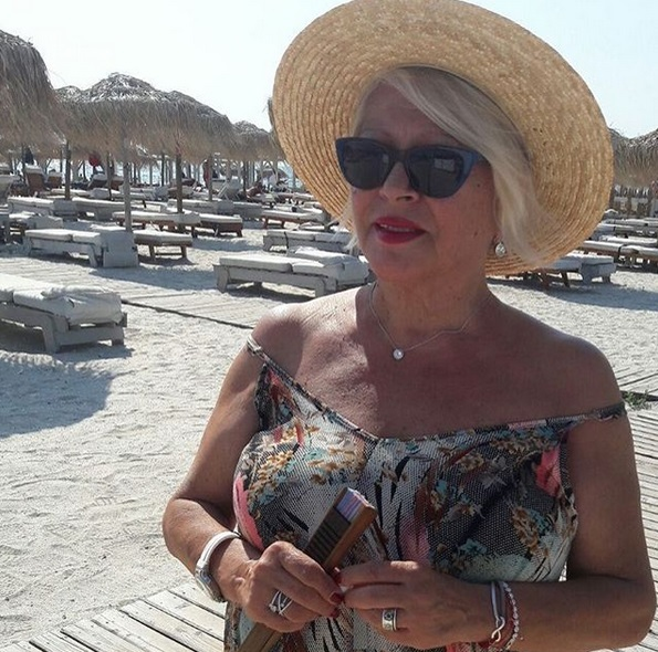 Mirabela Dauer, apariţie de senzaţie pe plajă! Artista a atras toate privirile când şi-a făcut apariţia aşa la 70 de ani