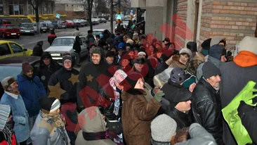 500 de constanteni, la coada pentru alimente gratis