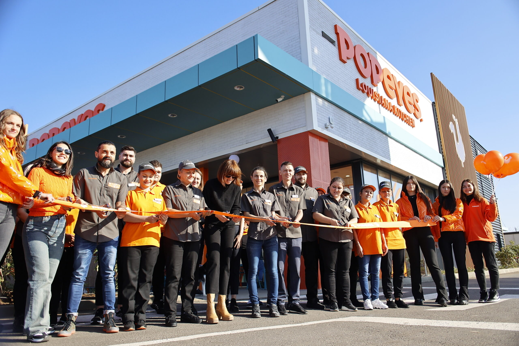 Popeyes România deschide primul restaurant de tip Drive-Thru din țară
