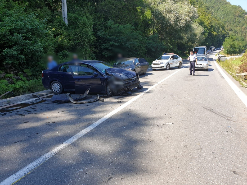 Accident grav pe Valea Oltului! 21 de persoane au primit îngrijiri medicale