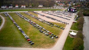 Danemarca introduce concertele „drive-in” în timpul pandemiei de coronavirus! Cum se pot distra oamenii și respecta distanțarea socială în același timp