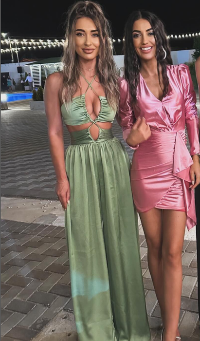 Maria Ramona a cerut, mai mult ca sigur, sfatul fostei concurente, Bianca Mitroi. (SURSA: SOCIAL MEDIA)
