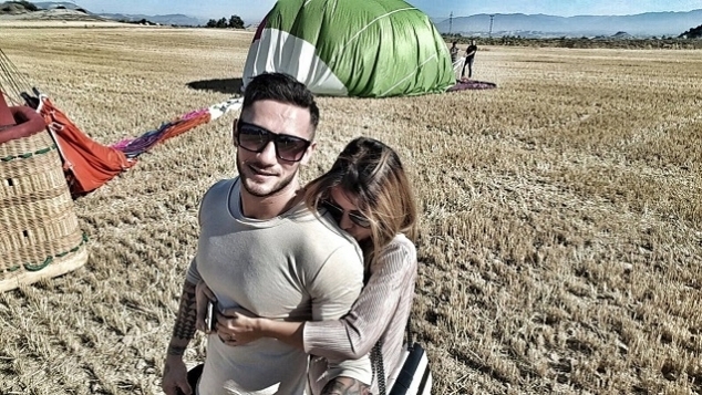 Ana Mocanu şi-a ”încins” iubitul în public! Fosta asistentă TV şi iubitul nu au mai avut răbdare până în dormitor