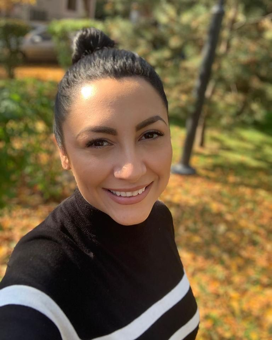 Cum a apărut îmbrăcată Andra Măruță în secția de votare, în urmă cu câteva minute. Vedeta Pro TV a atras toate privirile