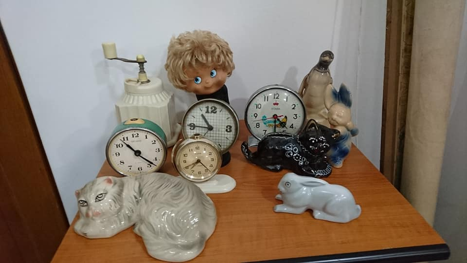 Ceasuri, păpuși și bibelouri din "Epoca de Aur"