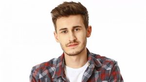 Mihai Zmenta, cunoscutul vlogger, mesaj acid după moartea lui Nelu Ploieșteanu: "Ne pleacă lăutarii să le cânte îngerilor. Solo pentru Sfântul Petru!"