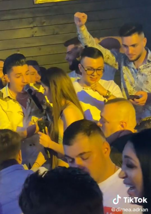 Theo Rose și Bogdan de la Ploiești, luați prin surprindere de dedicații în valoare de zeci de milioane într-un club din Buzău | VIDEO