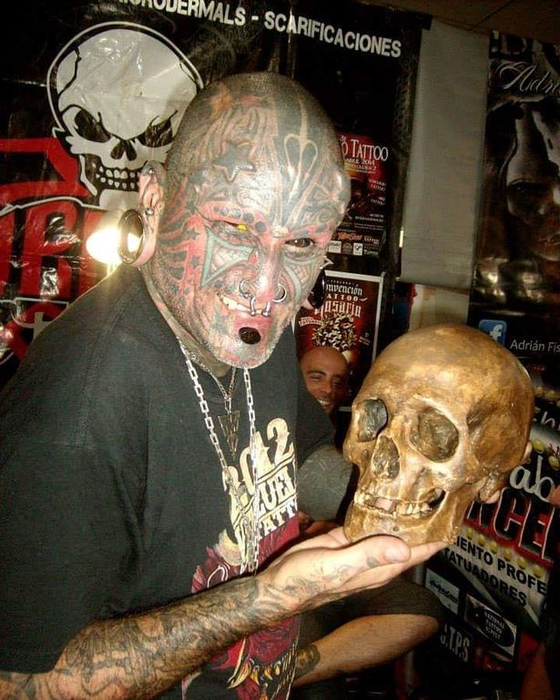 FOTO | Cum arată bărbatul cu tatuaje pe 95% din suprafața pielii. Transformarea este uluitoare