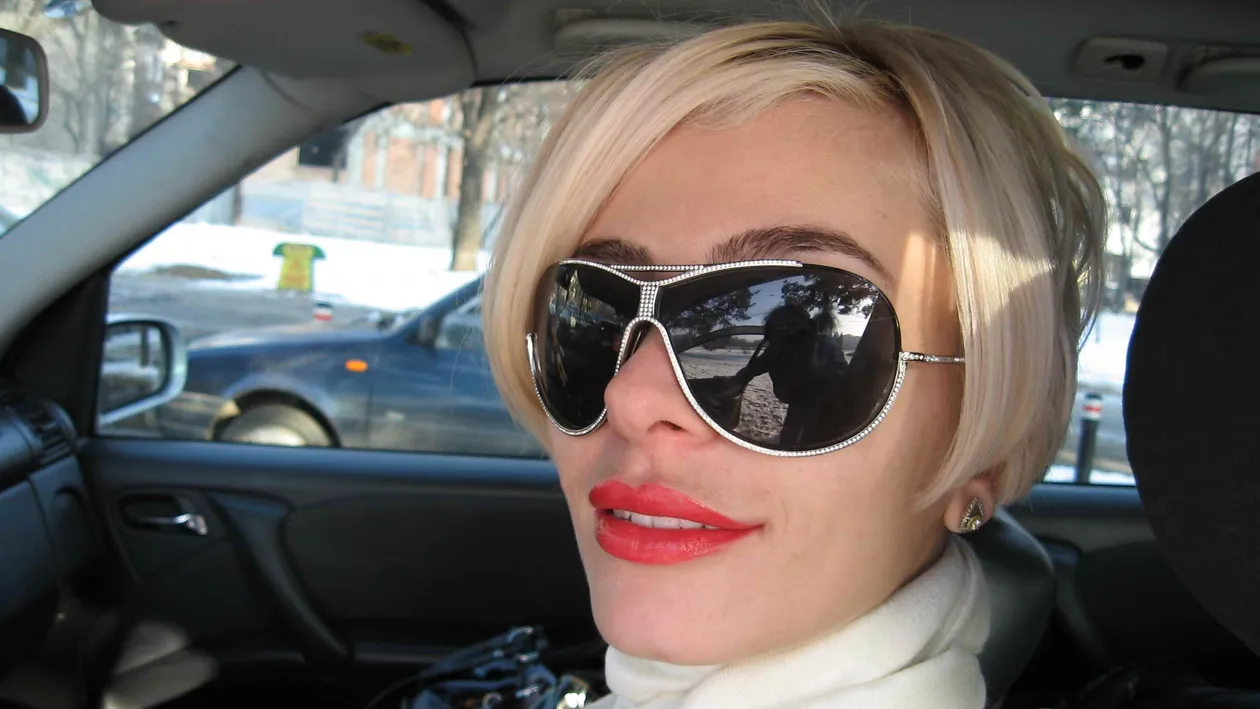 Iau pilule de slabit, chiar daca stiu ca nu-mi fac bine Ce vedeta de la noi recunoaste cu seninatate