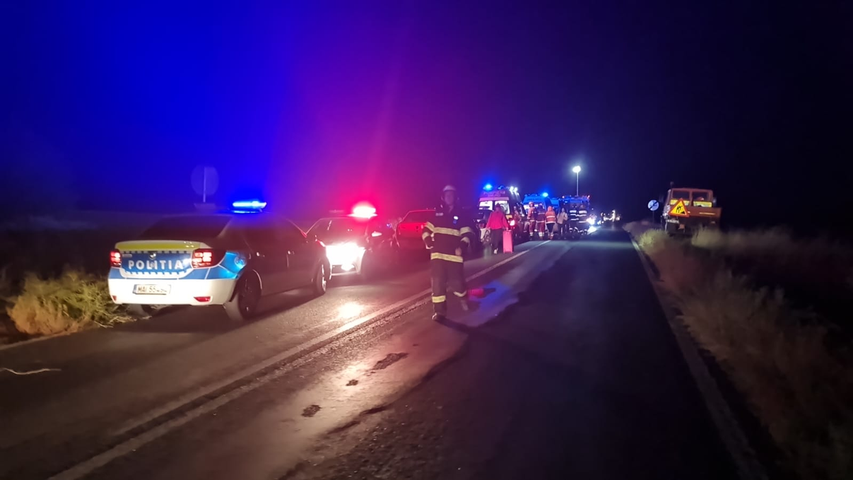 Planul Roșu de intervenție, activat după ce un autocar cu peste 80 de pasageri s-a răsturnat la Hârșova. O tânără însărcinată a ajuns la spital