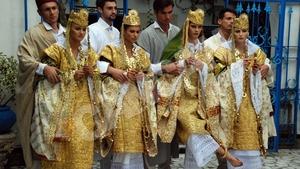Bote isi marita ucenicele in Tunisia! Uite cum arata fetele de la Next Top Model in costume de peste 10 kg