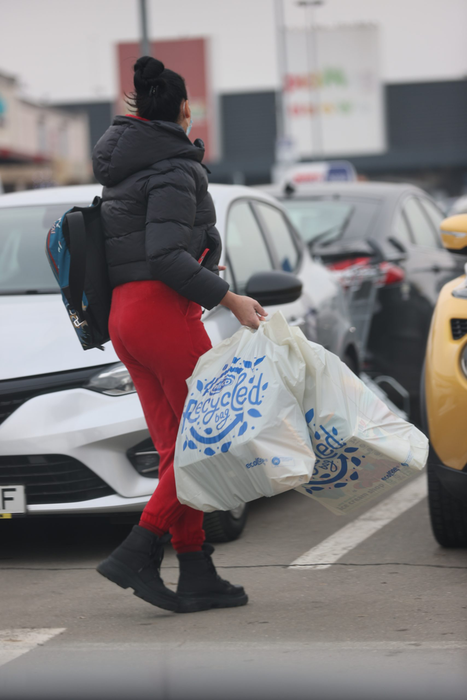 Lavinia Pîrva și-a îndeplinit sarcinile, iar apoi s-a răsfățat la shopping!  Soția lui Ștefan Bănică se descurcă în orice situație!