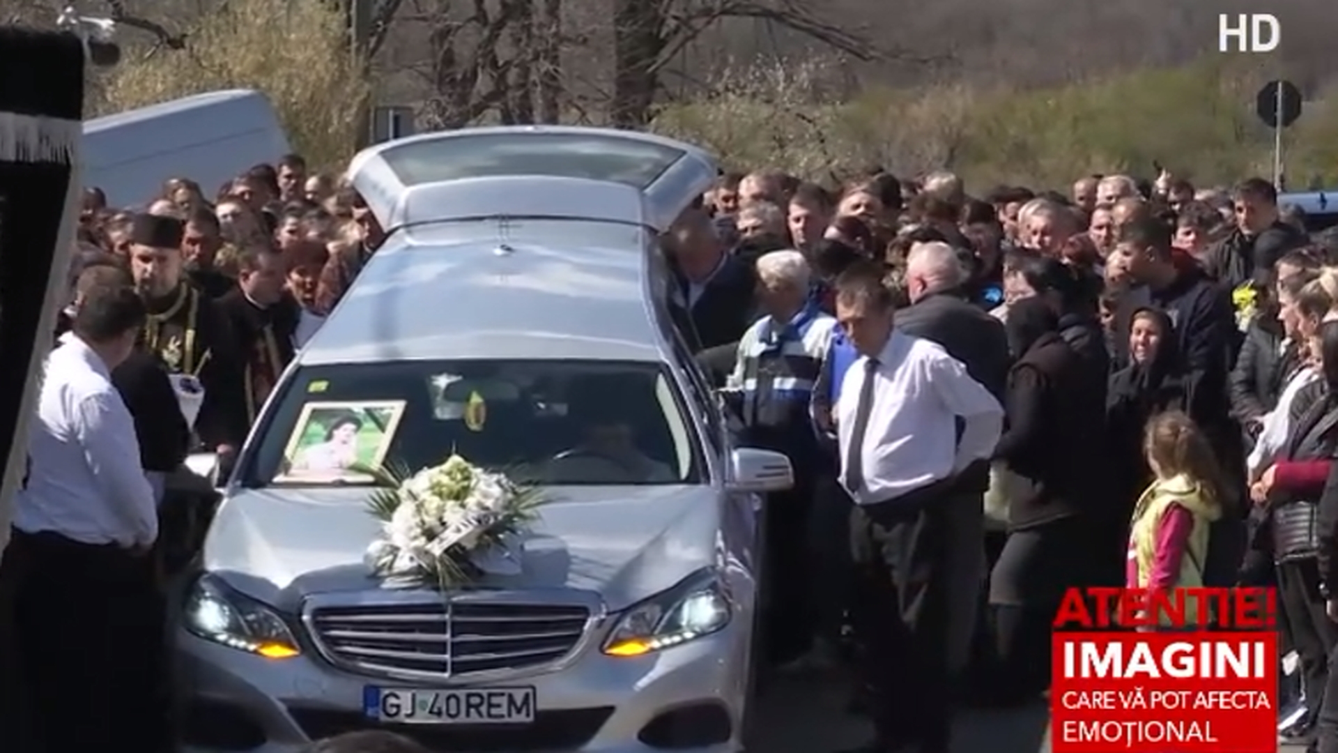 Imaginile durerii! Andreea din Timişoara este înmormântată acum