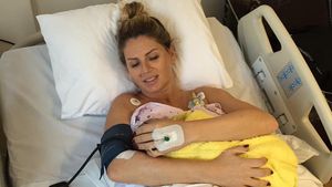 Andreea Bănică s-a filmat în rezerva de la maternitate! Cine e cel care-i ţine companie non-stop în lipsa băieţelului şi a soţului