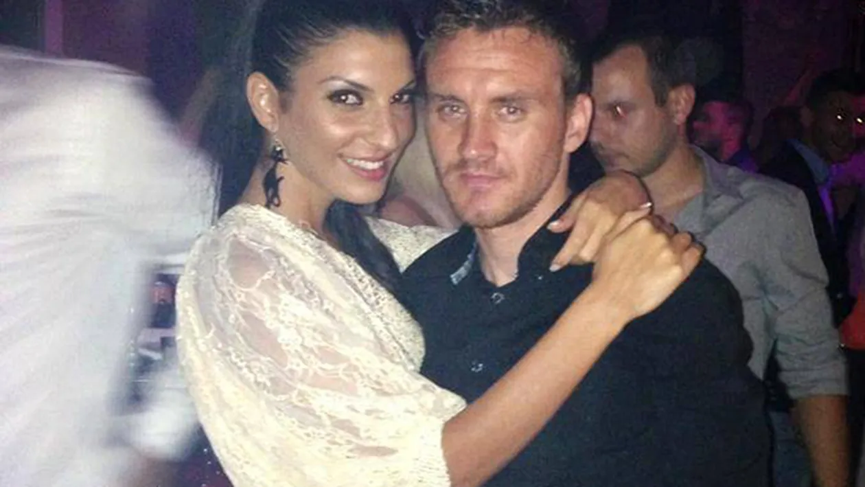 Andreea Tonciu si Nicolae Mitea, scene fierbinti in dormitor! Vezi cum il alinta bruneta pe fotbalist!