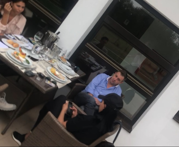 Lavia Pârva, concetrată pe telefon