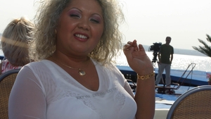 MINODORA a ajuns de nerecunoscut! După ce a slăbit 12 kilograme, şi-a schimbat atât de mult look-ul, încât pare o cu totul altă persoană!