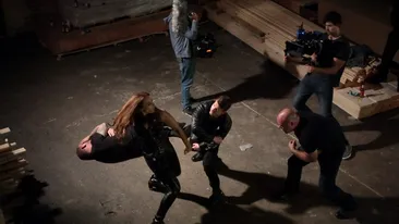 Iulia Vântur, atacată de 3 bărbați. Ce rol are vedeta în noul serial de acțiune