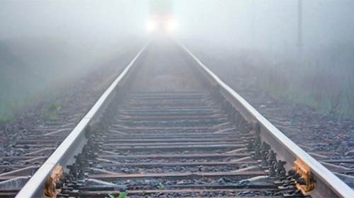 Tragedie în Hunedoara! O fată de 12 ani a murit după ce a fost lovită de tren! Tânăra se întorcea de la şcoală