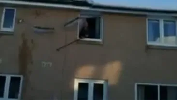 O femeie a ajuns la spital dupa ce zapada de pe un acoperis a cazut peste ea