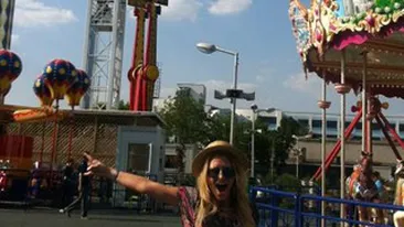 Deliei ii place adrenalina! Vezi in ce s-a dat in parcul de distractii!